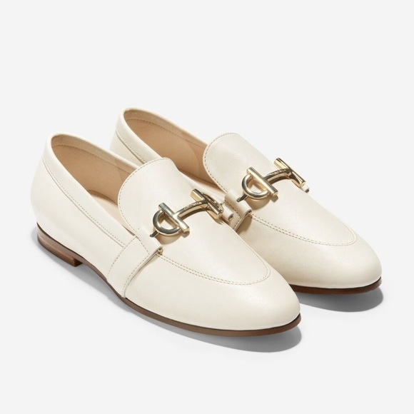 NWOB Cole Haan Women's White with Gold Hardware Loafers Size 6.5 - Picture 2 of 12